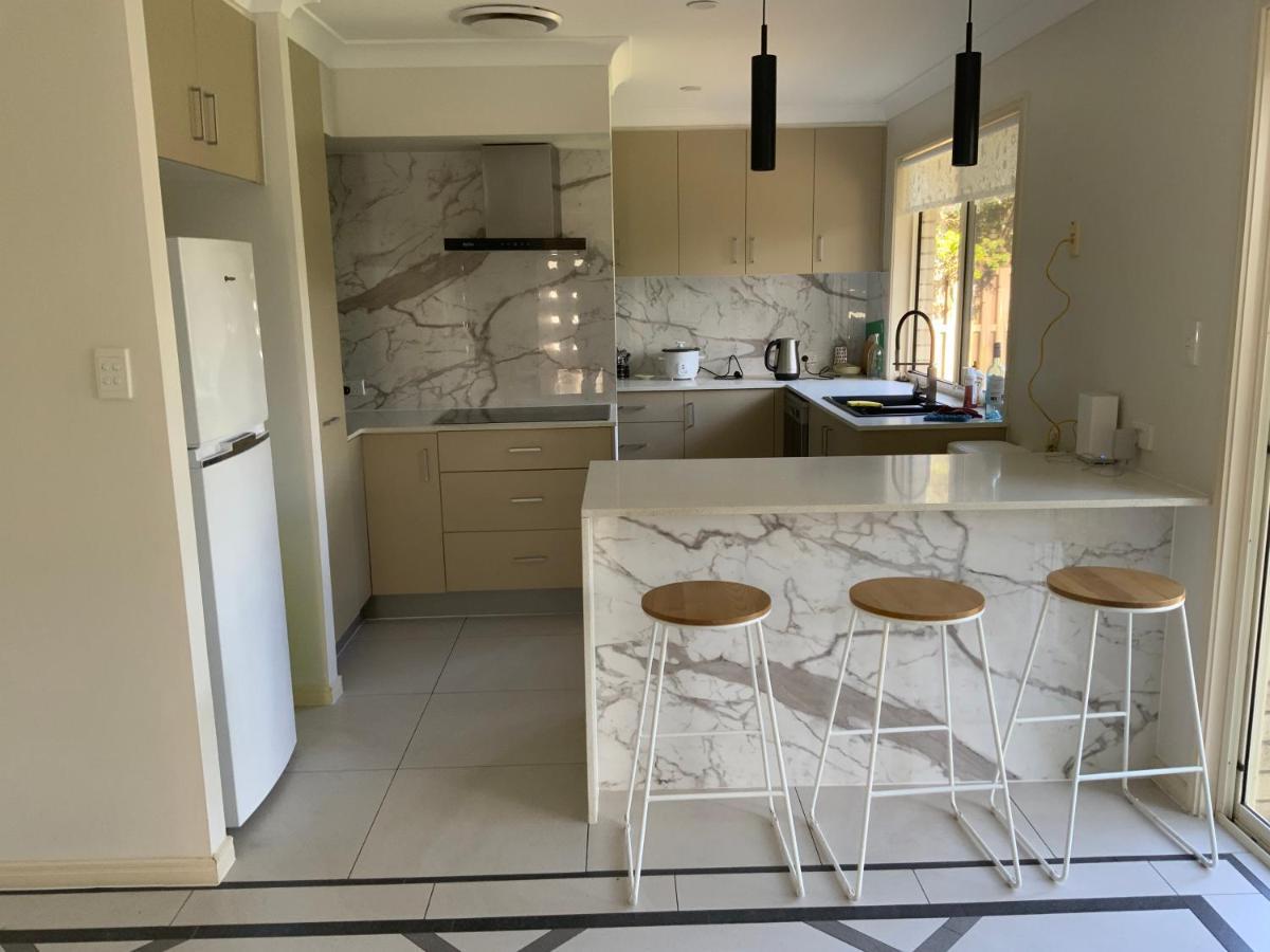 דירות גולד קוסט Shared House With Other Guests Near Shopping Center And Theme Parks מראה חיצוני תמונה