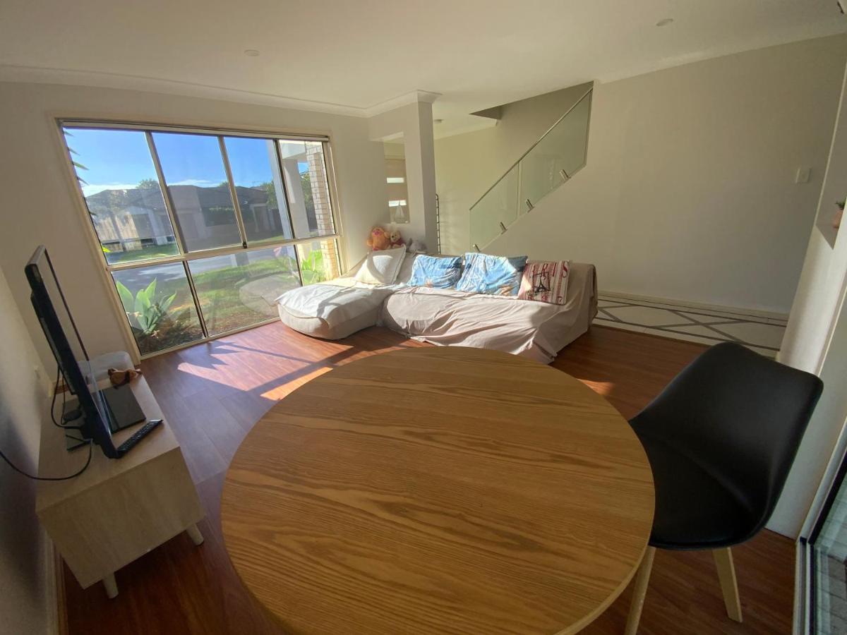 דירות גולד קוסט Shared House With Other Guests Near Shopping Center And Theme Parks מראה חיצוני תמונה